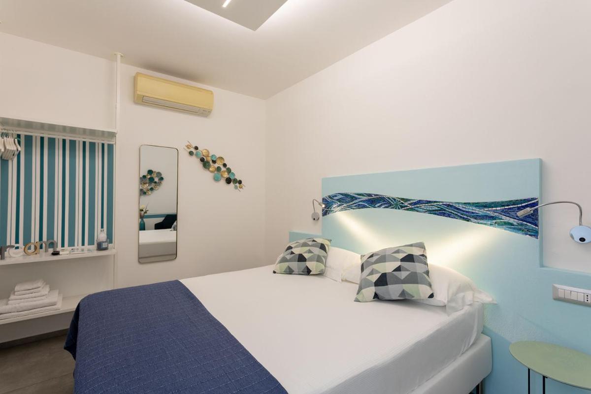 Hotel Little Square Arona Extérieur photo